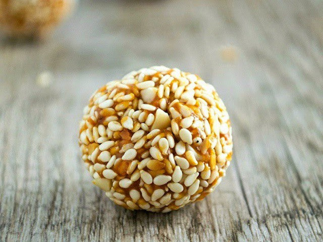 Navratna Tilgul / Sesame ladoo - lonavalafood