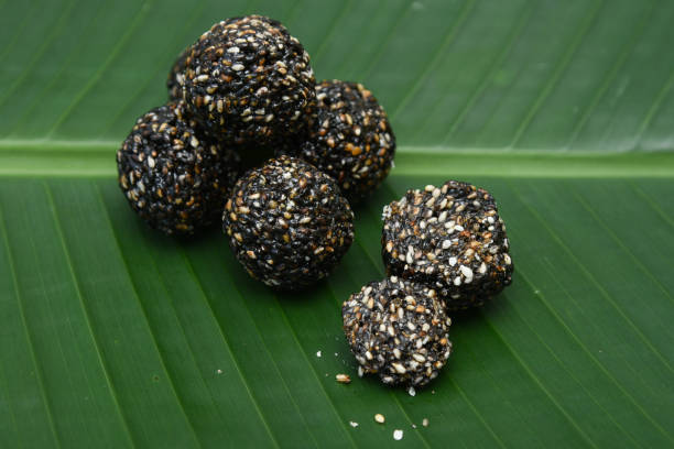 Navratna Black Tilgul / Sesame ladoo - lonavalafood